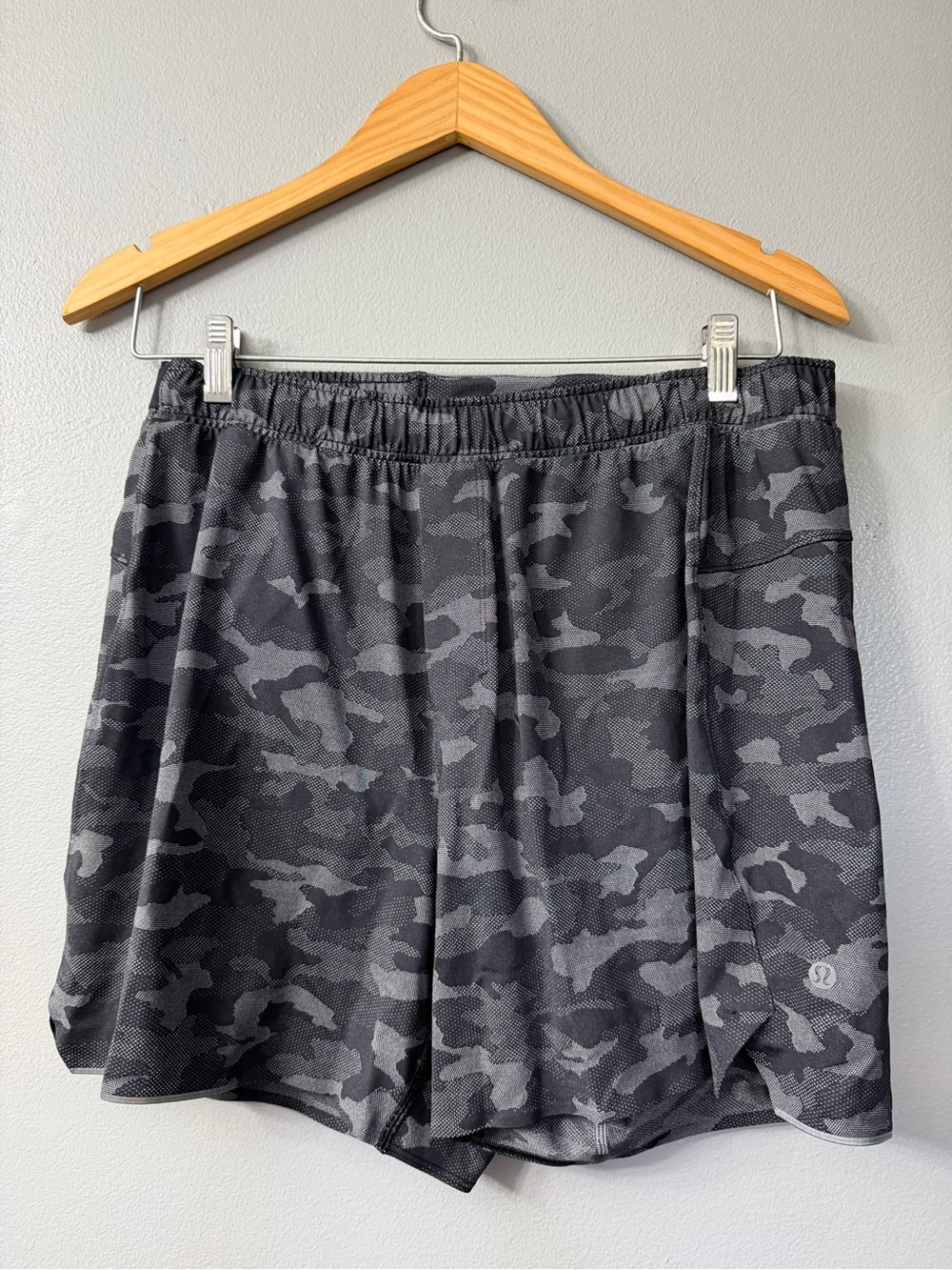 Lululemon Shorts Mens Gray Camo License To Train Lined Performance LM7AG2S Large